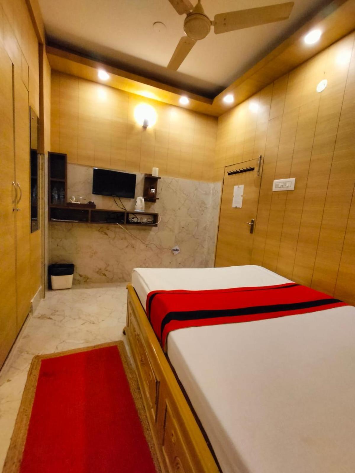 Kollolini Kolkata Bed & Breakfast Екстериор снимка
